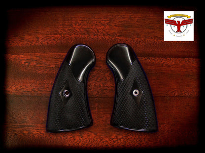 COLT PYTHON MAGNA-TUSK™ GRIPS – BLACK IVORY CLASSIC CHECKERING